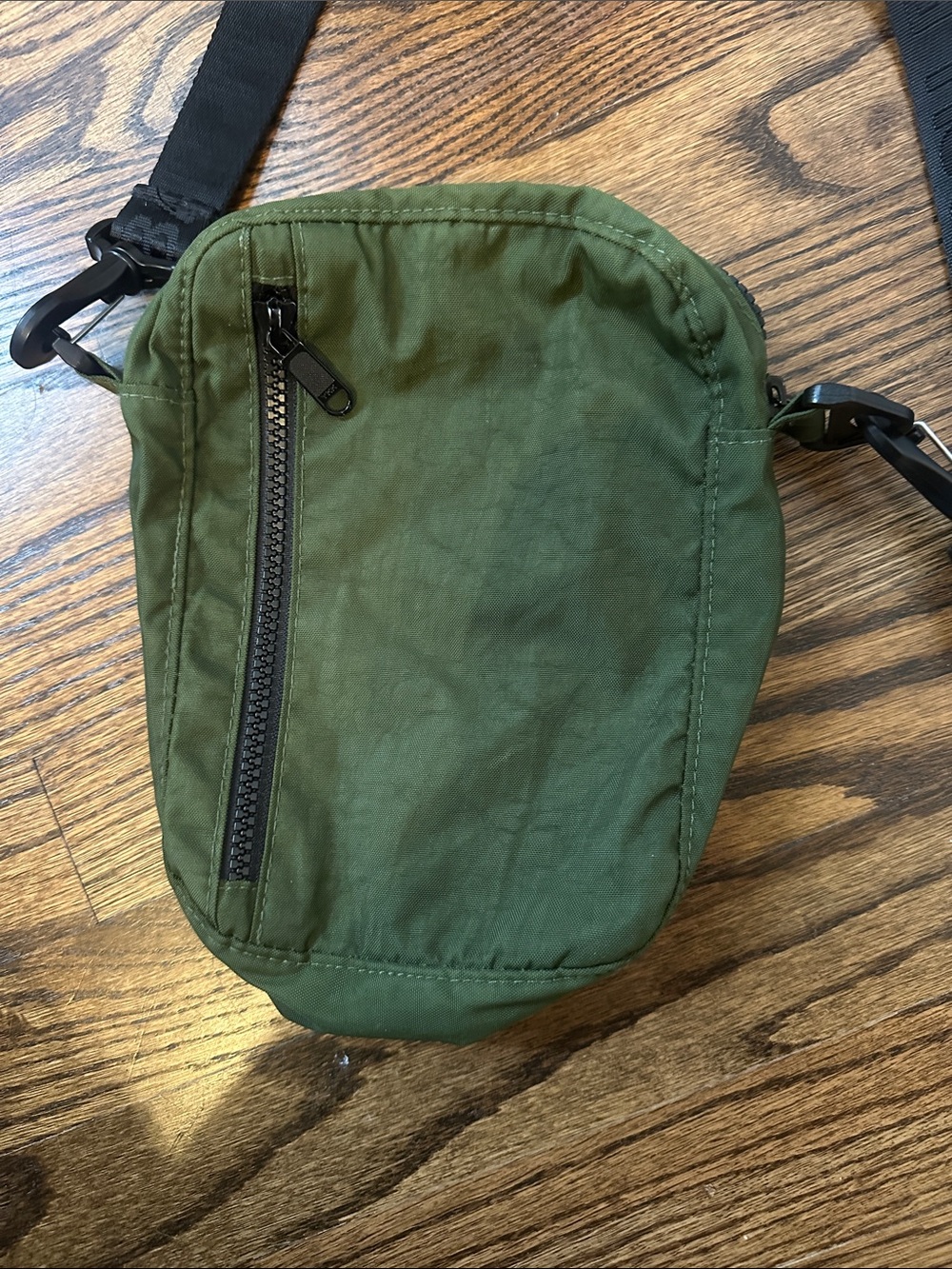 BAGGU Sport Crossbody-Bay Laurel - Picture 2 of 4